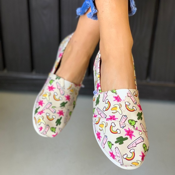 Toms Classic Rainbow Unicorns Slip On Loafers - Picture 4 of 8